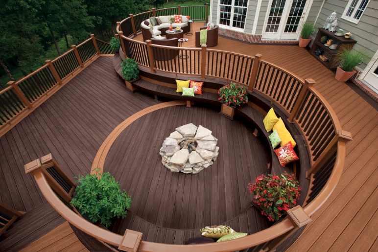 Skirting on a Floating Deck
