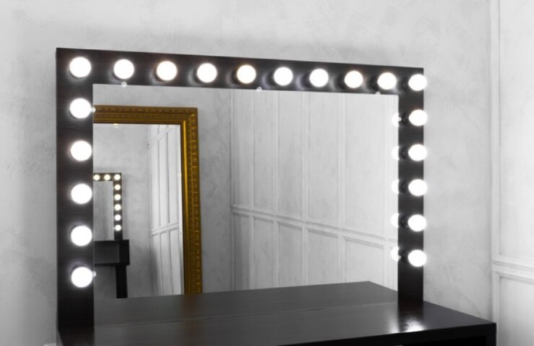 Hollywood Style Vanity Mirror with Lights